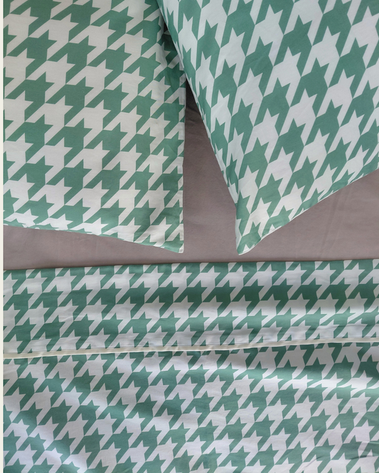 Green and white houndstooth pattern top sheet and pillowcases with a gray bottom sheet